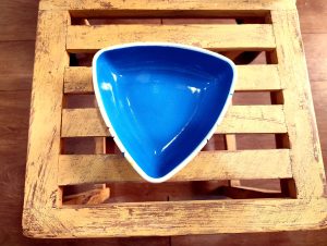 CUENCO TRIANGULAR RALLITAS 15X4CM